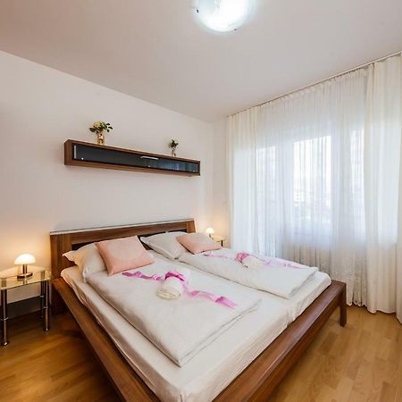 Apartman Lucija Kastela Ngoại thất bức ảnh