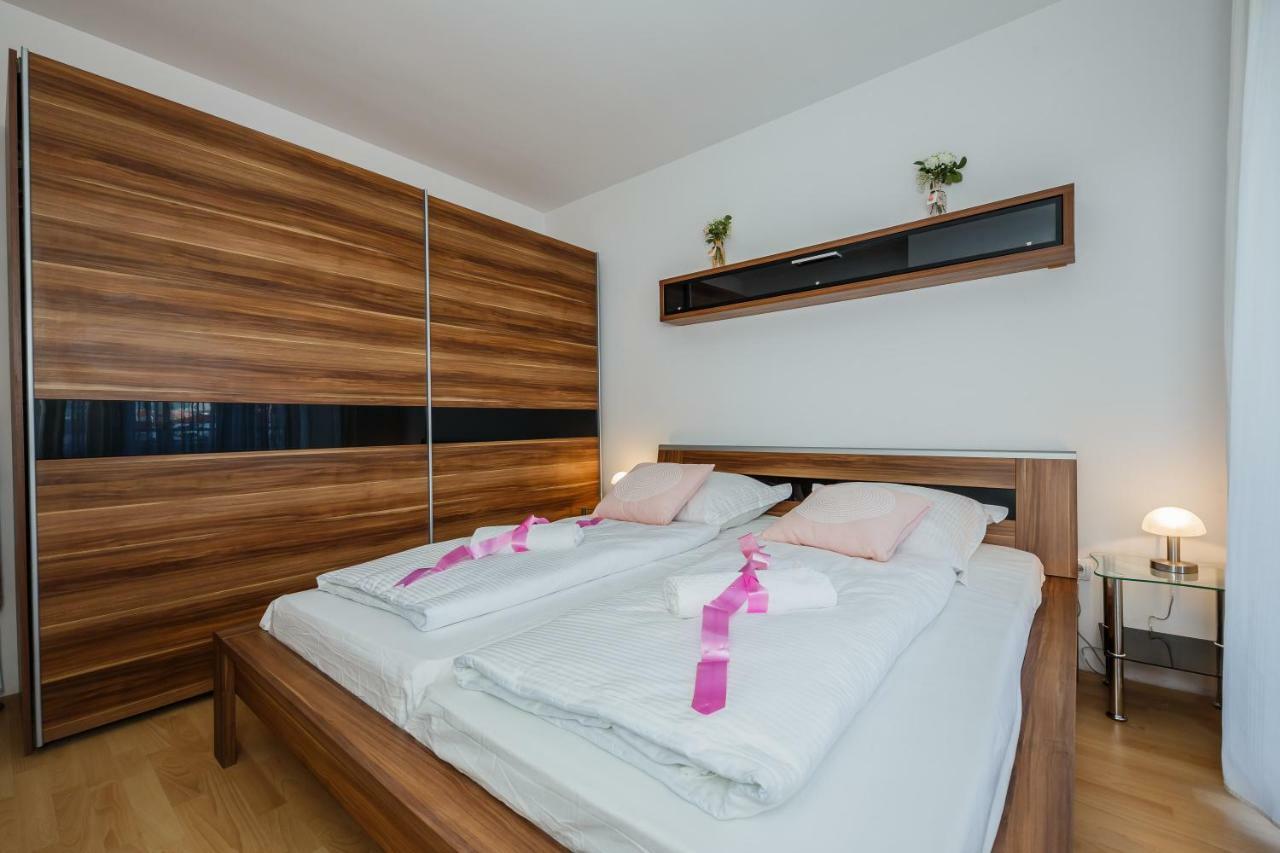 Apartman Lucija Kastela Ngoại thất bức ảnh