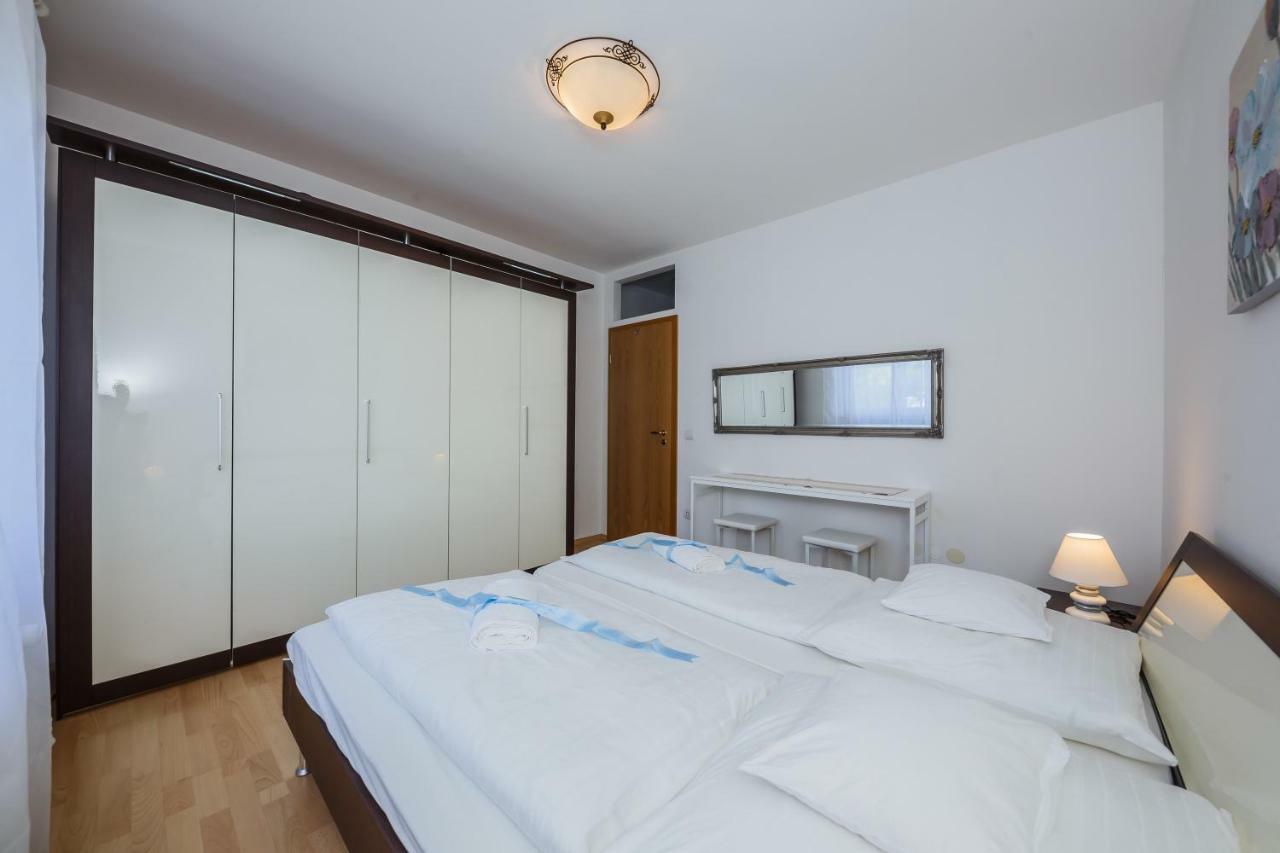Apartman Lucija Kastela Ngoại thất bức ảnh