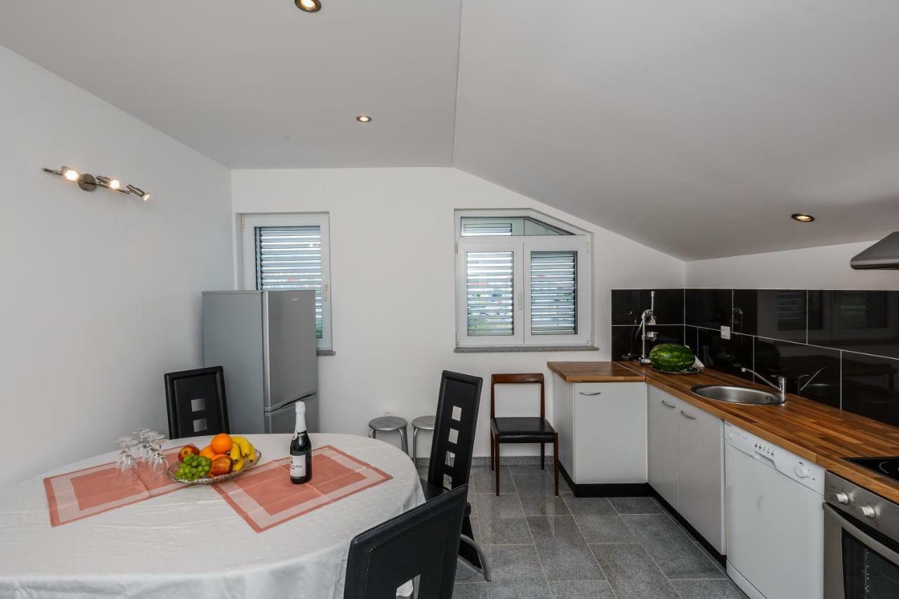 Apartman Lucija Kastela Ngoại thất bức ảnh