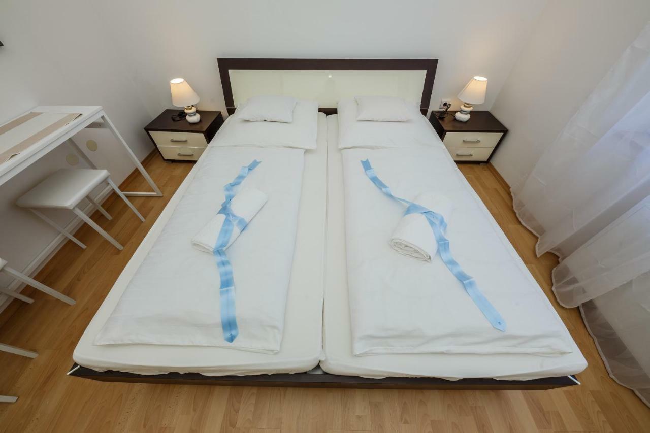 Apartman Lucija Kastela Ngoại thất bức ảnh