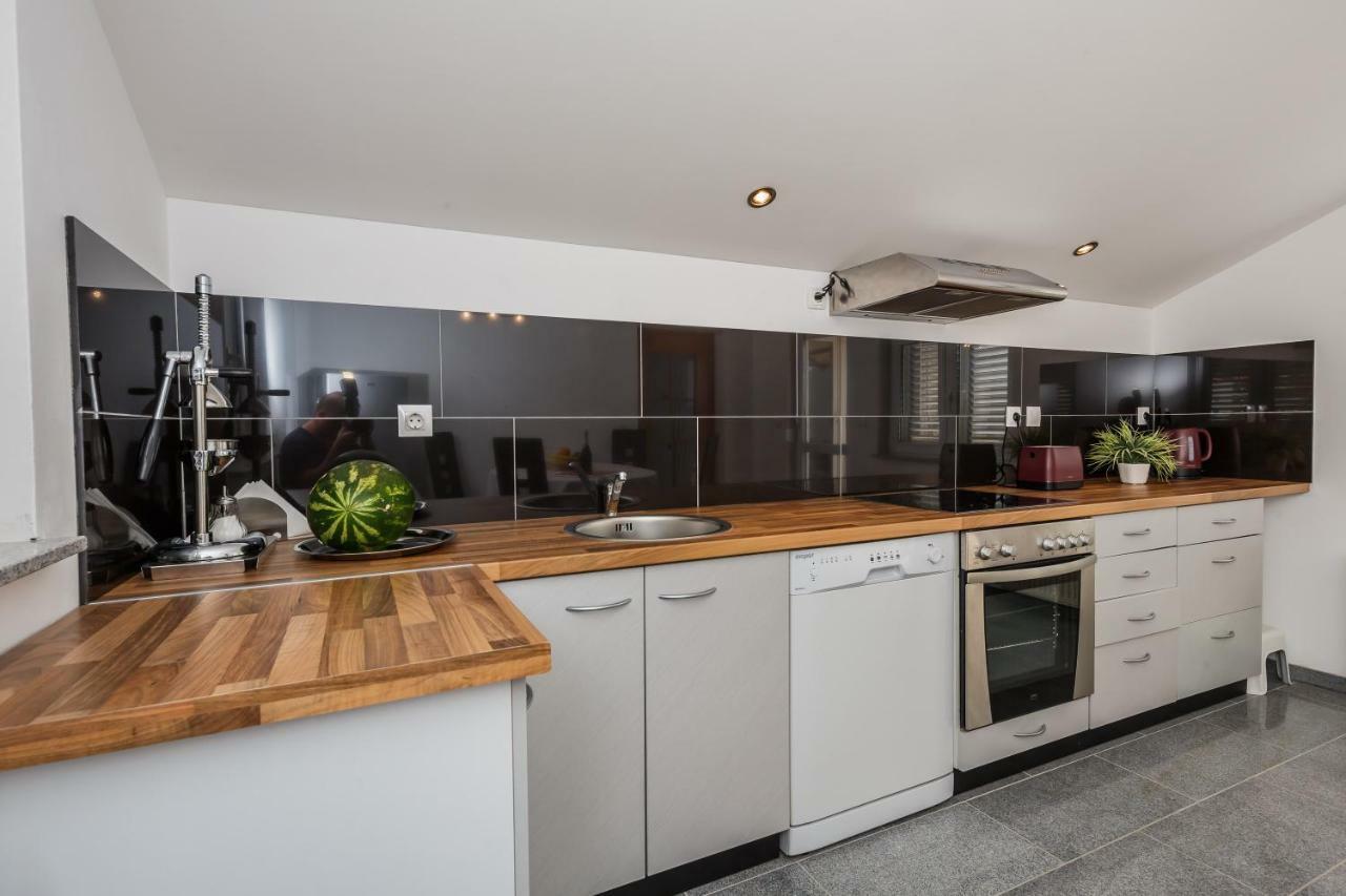 Apartman Lucija Kastela Ngoại thất bức ảnh