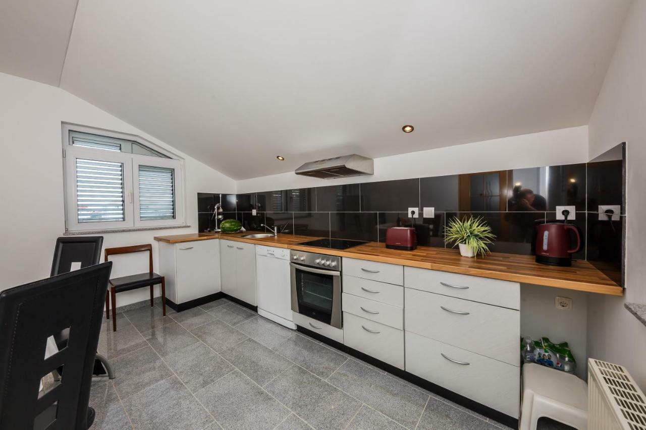 Apartman Lucija Kastela Ngoại thất bức ảnh